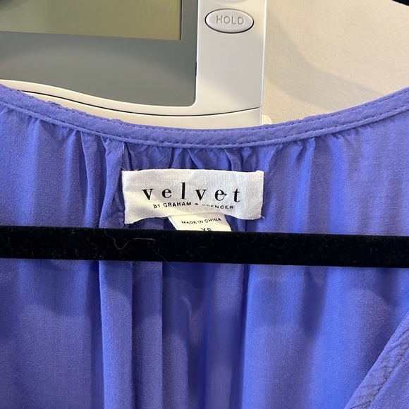 Velvet By Graham & Spencer Chelsey Challis Vneck Top Purple - Picture 4 of 10